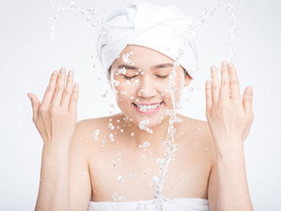 Rửa mặt mỗi ngày để có một làn da sạch